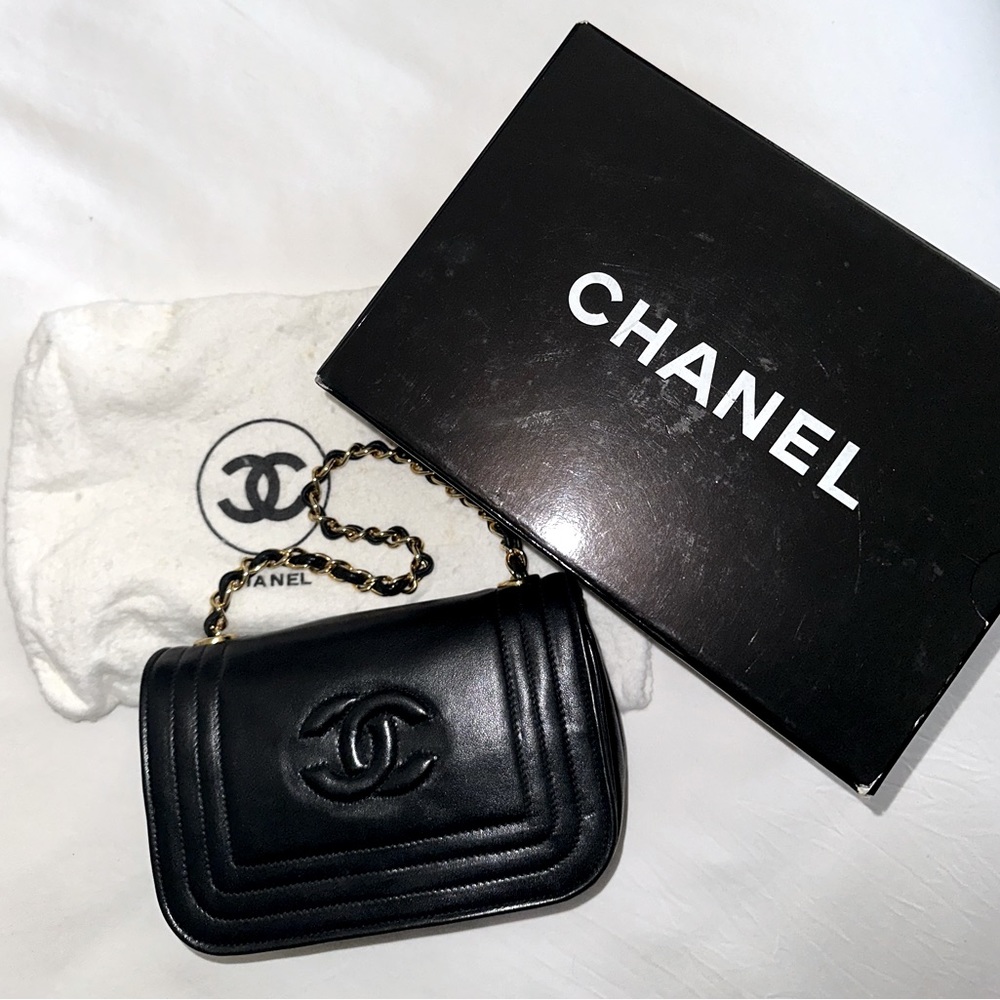 Chanel Vintage Lambskin Stitched CC shoulder bag